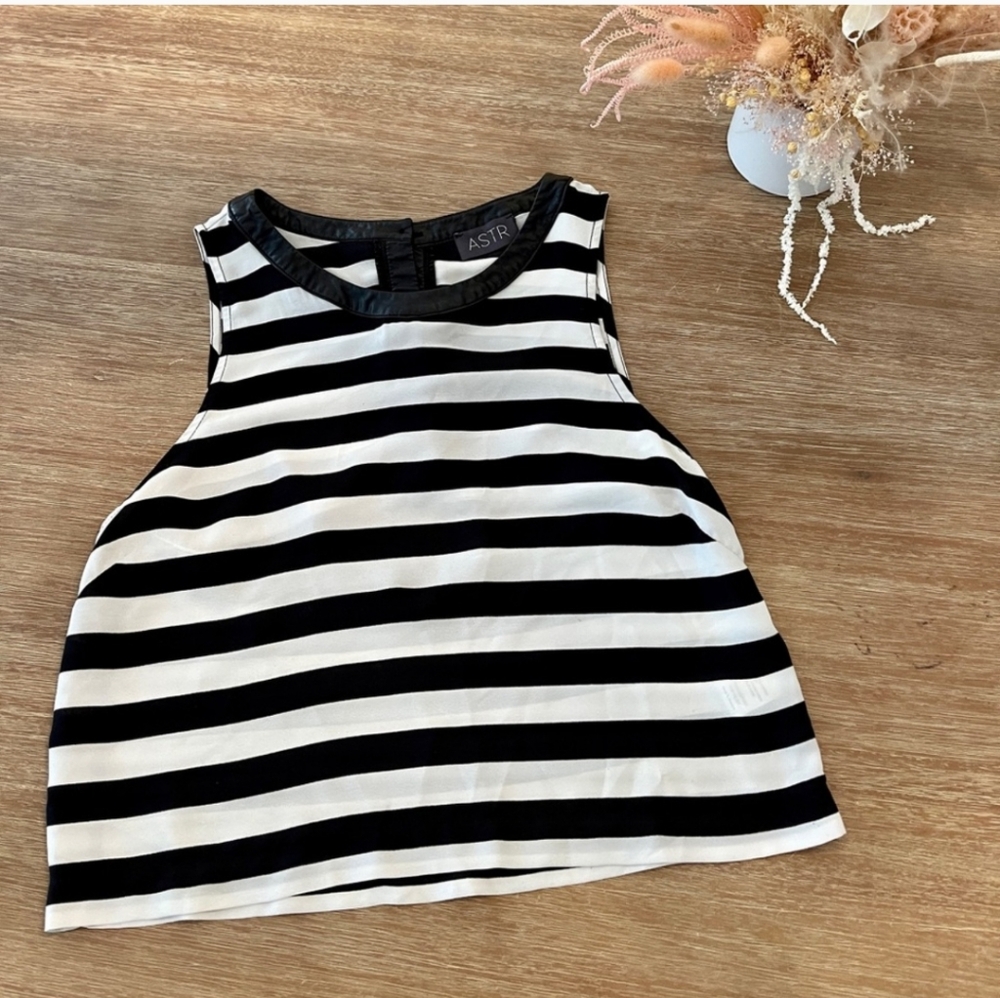 ASTR Women's Black and White Striped Top